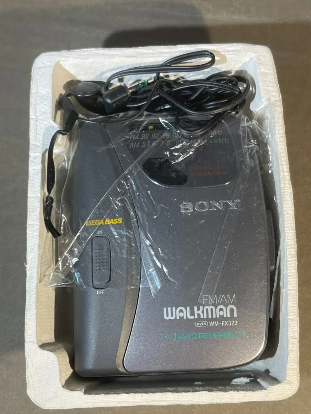 Vintage Sony Walkman Radio Cassette Player WM-FX323 IN BOX (2128)